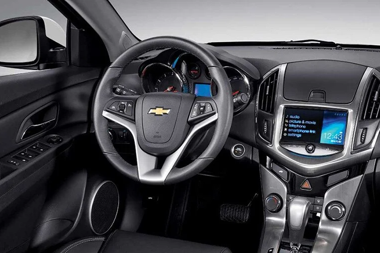 2015 Chevrolet Cruzes interior revealed